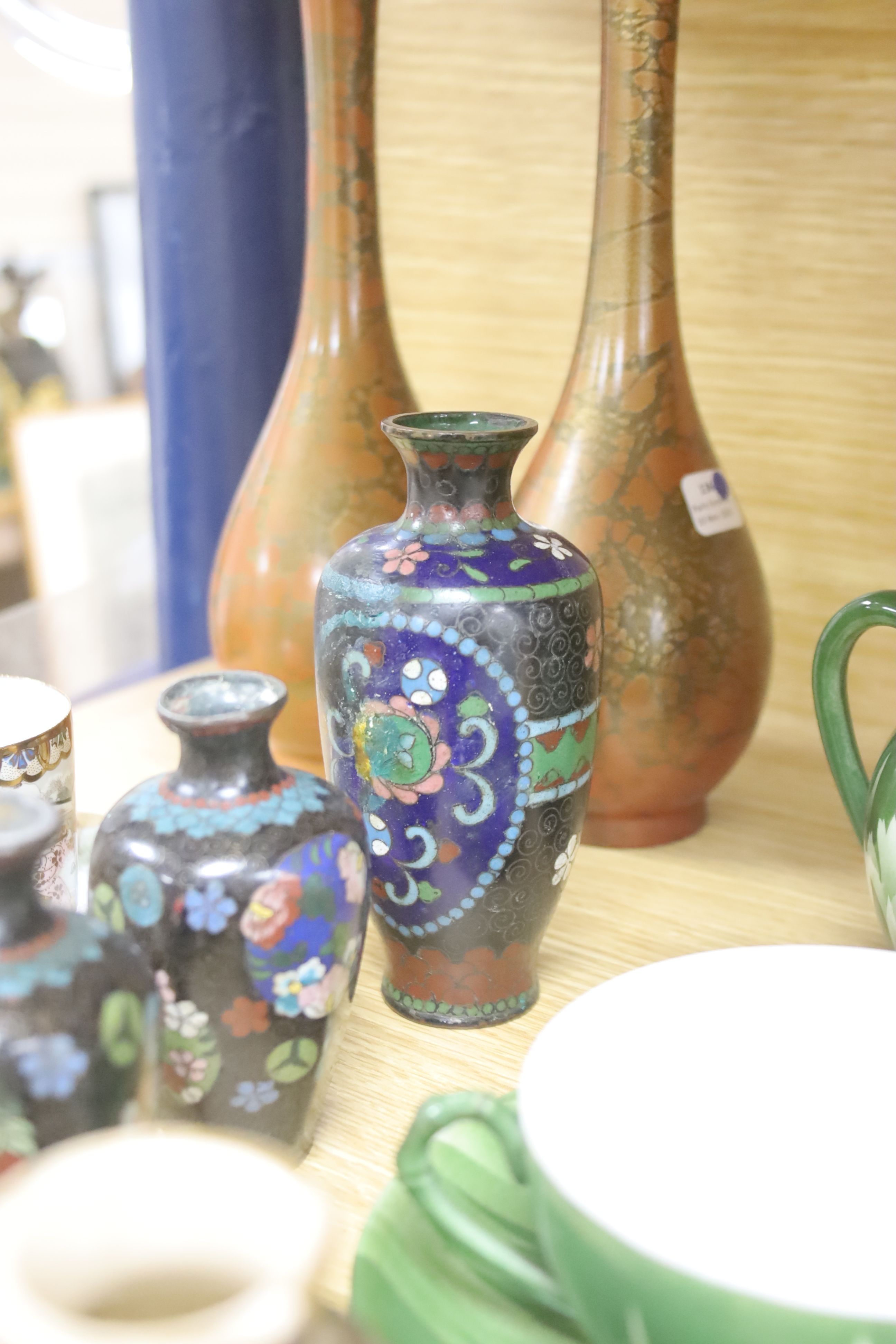 A quantity of mixed Japanese ceramics, to include Satsuma and cloisonne, tallest 25cm